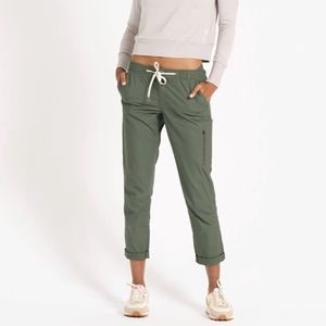 Vuori Ripstop long pant in army green NWT